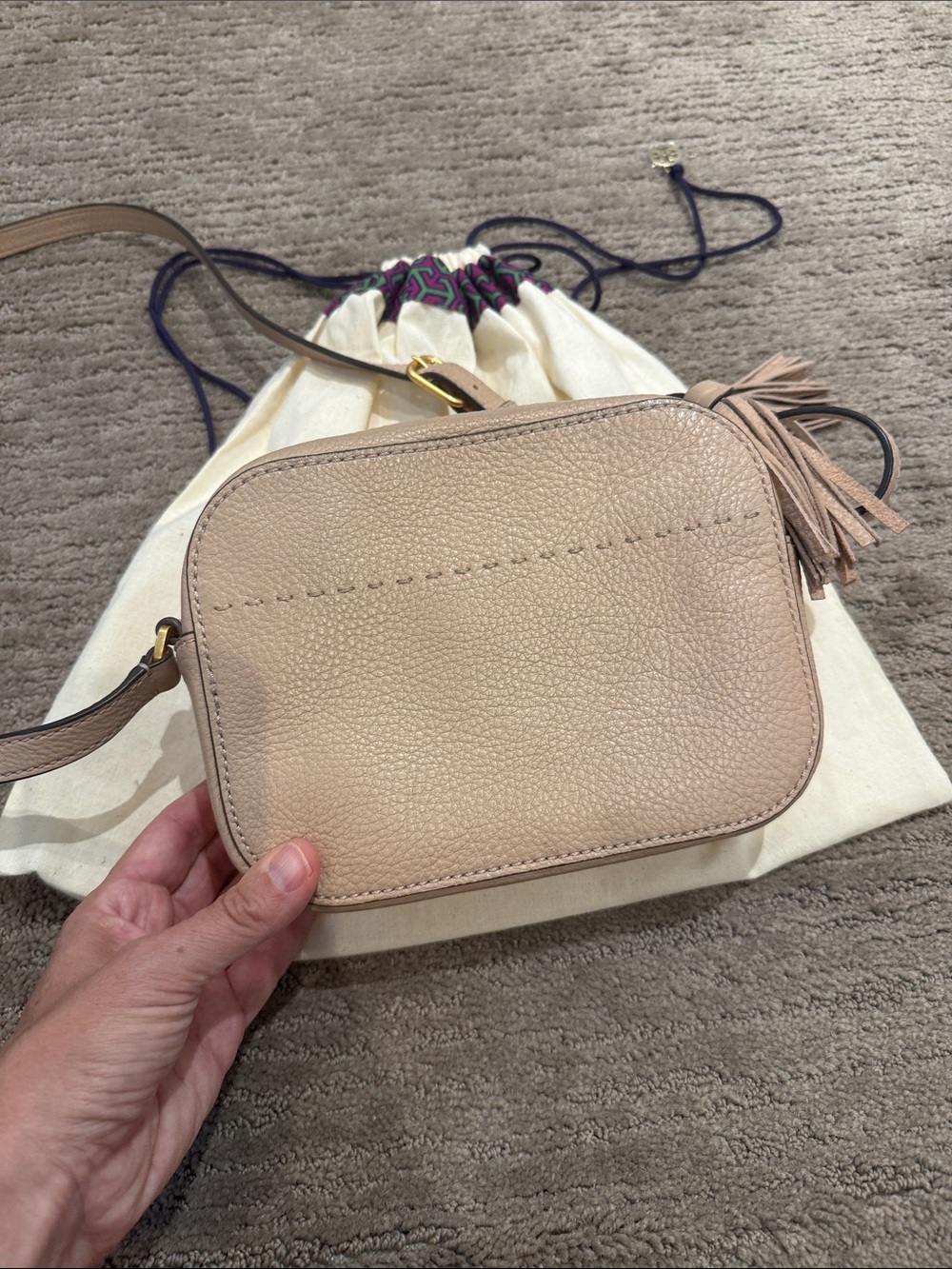 Tory Burch McGraw Camera Bag in Nude Pebbled Leather Crossbody Bag - Picture 4 of 12